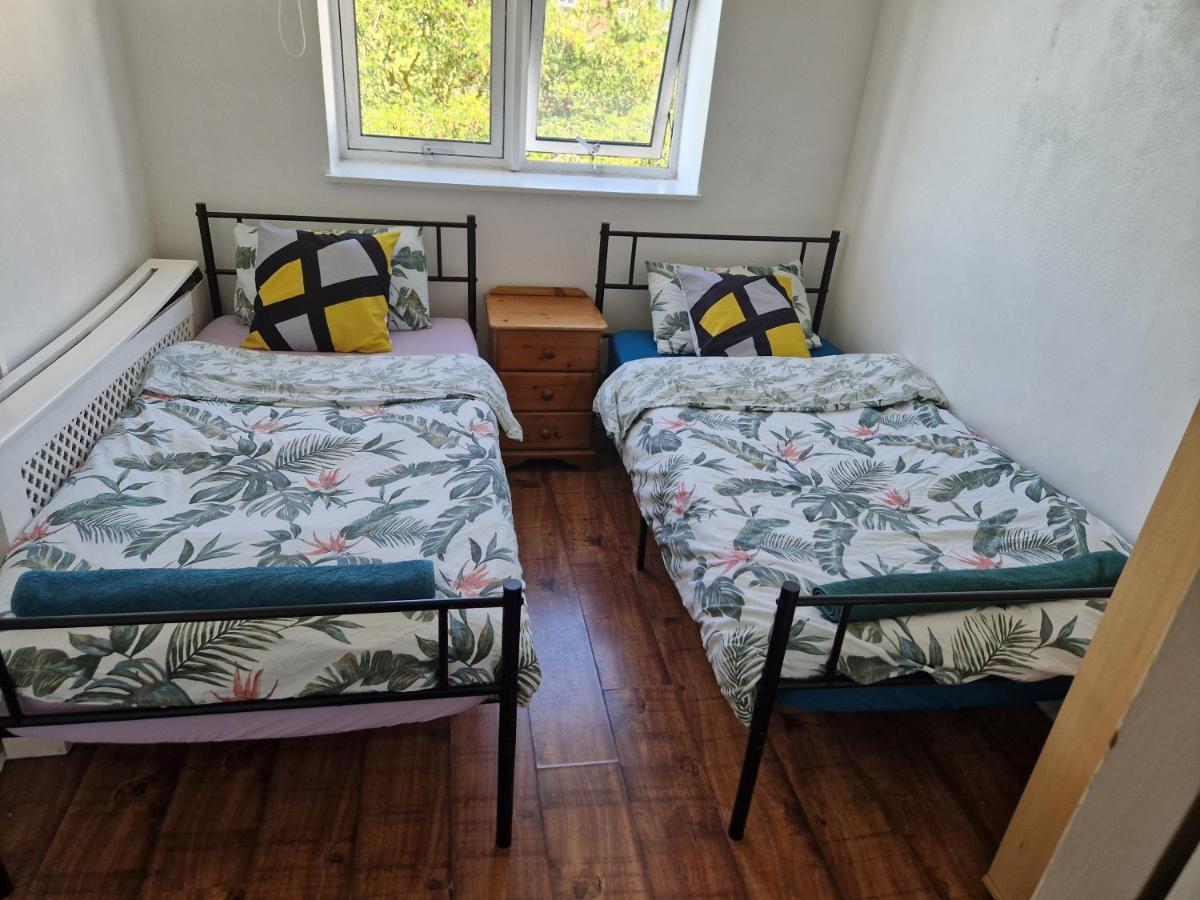 Twin Bed For Guests Leilighet London Eksteriør bilde