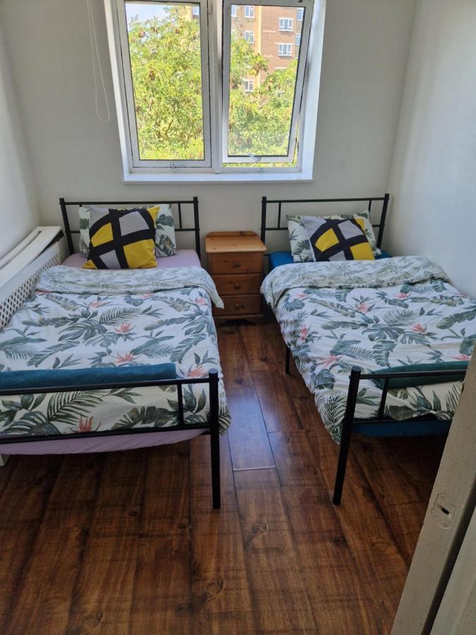 Twin Bed For Guests Leilighet London Eksteriør bilde